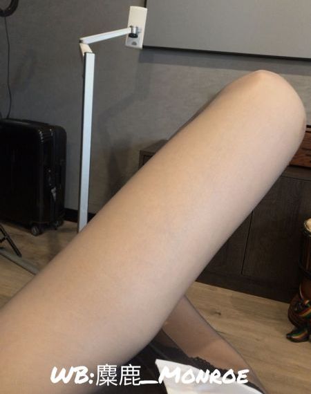 年轻的妻子在线
