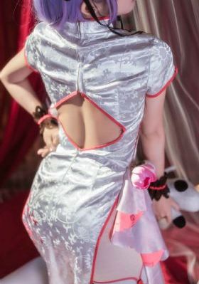 逗弄揉捏挺立的乳尖